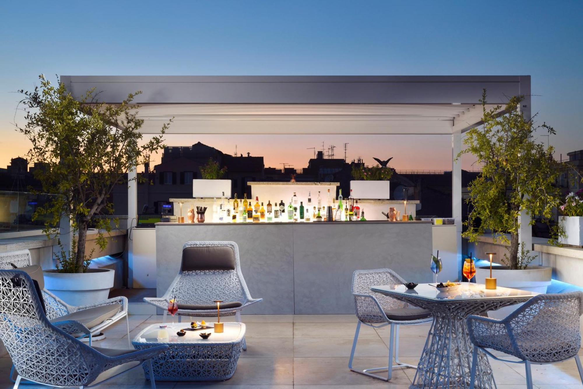 팔라초 몬테마르티니 롬, 어 래디슨 컬렉션 호텔 로마 외부 사진 Skyline Bar