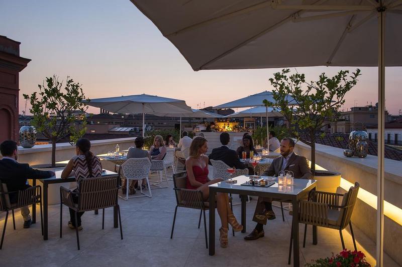 팔라초 몬테마르티니 롬, 어 래디슨 컬렉션 호텔 로마 외부 사진 The Sky Bar