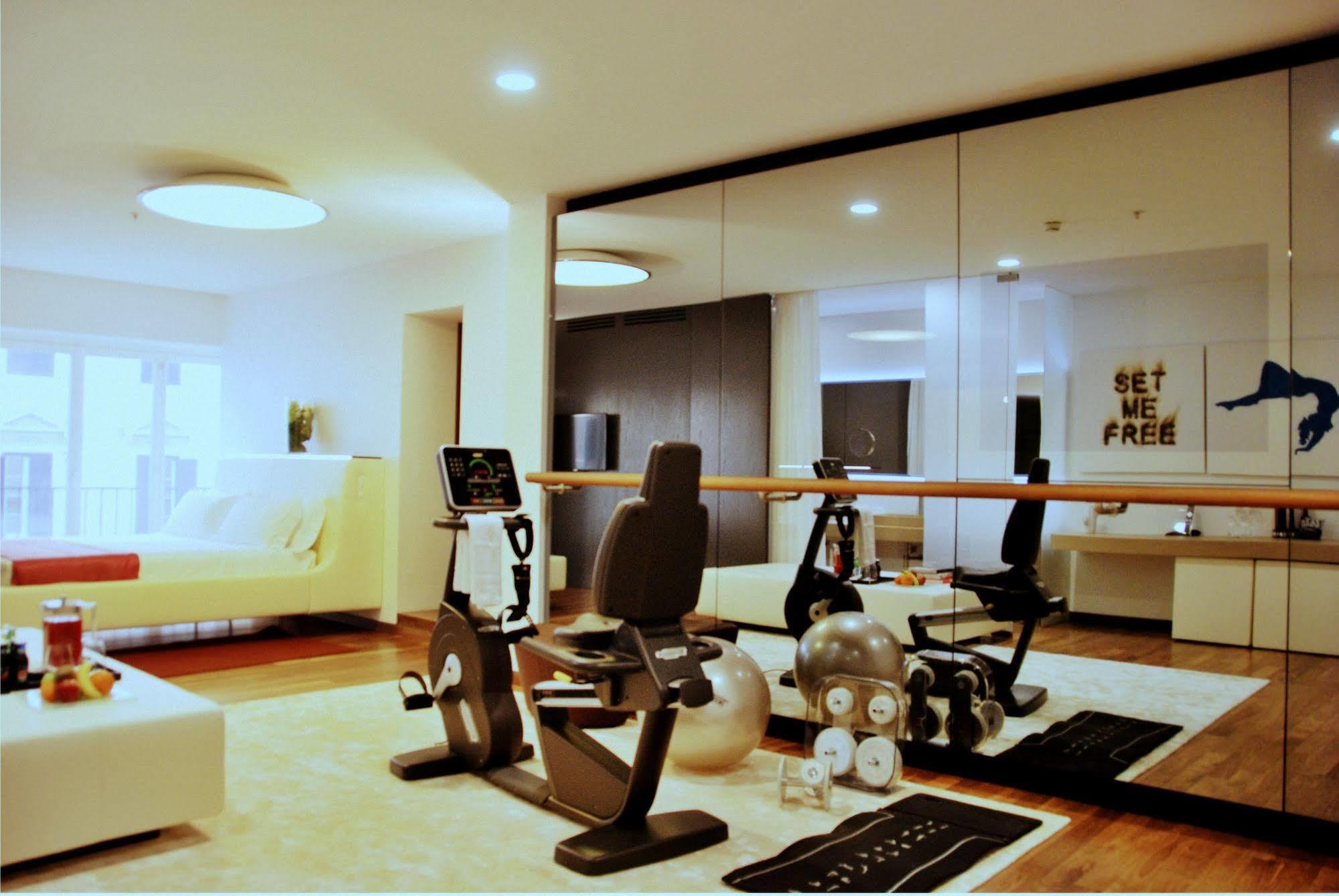 팔라초 몬테마르티니 롬, 어 래디슨 컬렉션 호텔 로마 외부 사진 A home gym