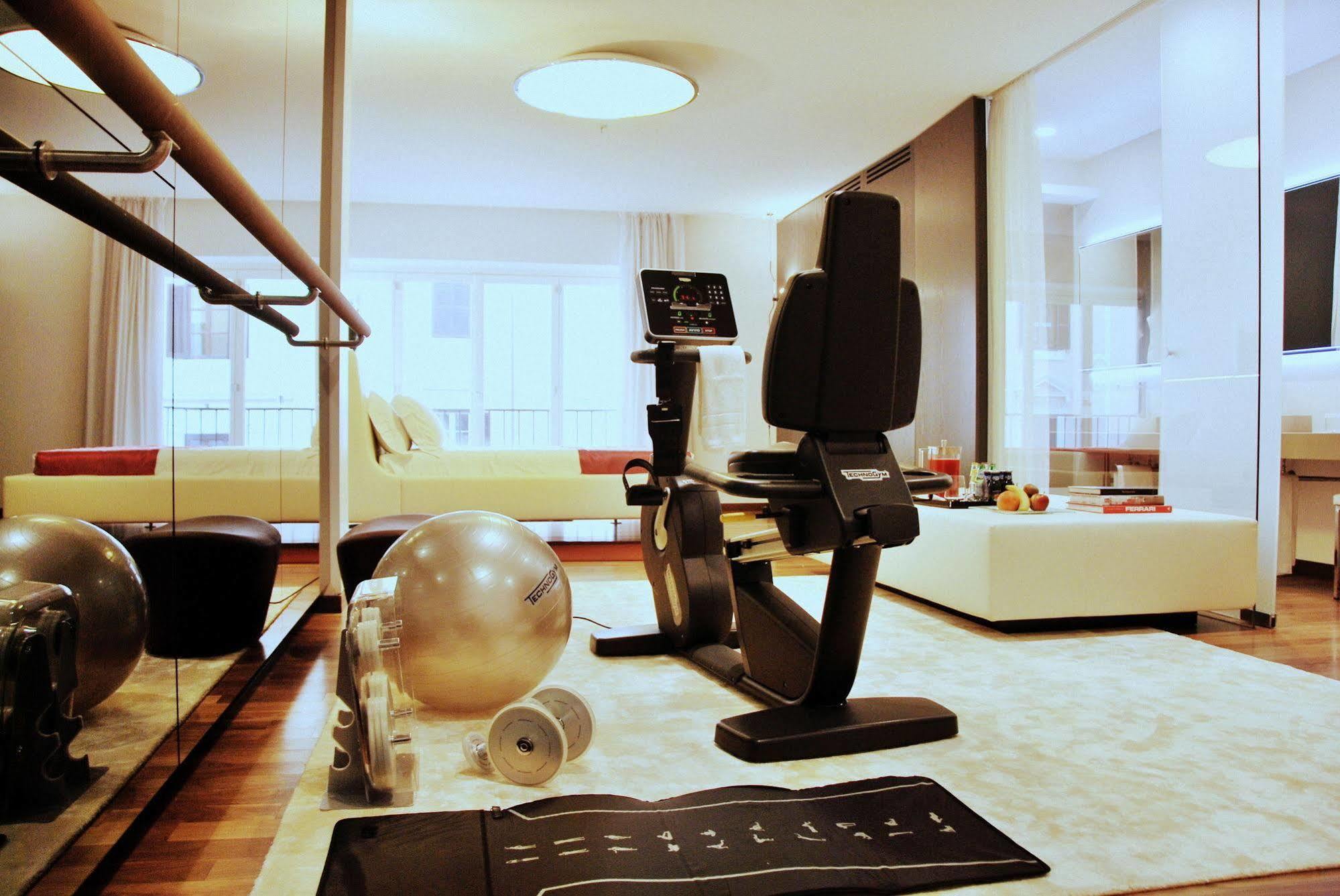 팔라초 몬테마르티니 롬, 어 래디슨 컬렉션 호텔 로마 외부 사진 A home gym