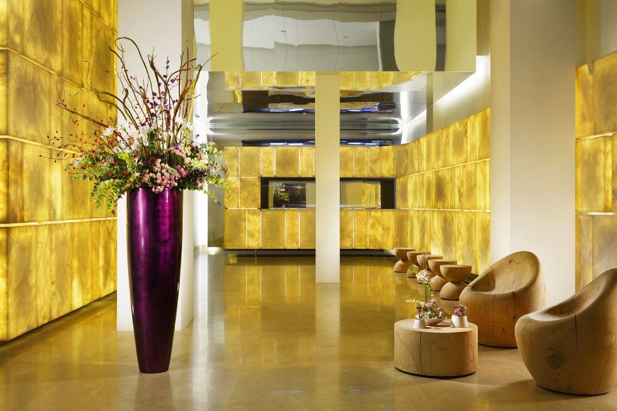 팔라초 몬테마르티니 롬, 어 래디슨 컬렉션 호텔 로마 외부 사진 Interior of the hotel